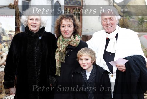 Kaatsheuvel 21 november 2010
Premiere Kruimeltje in het eftelingtheater. John Leddy met vrouw dochter en kleinkind
Peter Smulders bv