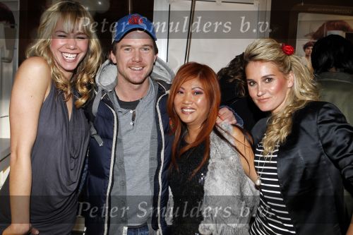Amsterdam 22 november 2010
Feestje ivm 10 jarig bestaan kapsalon. Nicolette Kluijver Johnnny de Mol Peggy Vrijens en Kim Pieters
Peter Smulders bv
