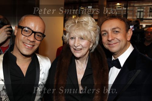 Amsterdam 28 november 2010
Opening nieuwe de la Mar theater en premiere van le cage aux falles. Stanley Burleson en Jon v Eerd en Adele Bloemendaal
Peter Smulders bv