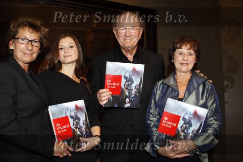 Amsterdam 8 november 2010
Presentatie van het musical boek in het stedelijk museum. Joop en Janine v d Ende
Peter Smulders bv