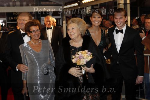 Amsterdam 28 november 2010
Opening Nieuwe de la Mar theater en premiere Le cage aux folles. Joop en Janine v d Ende met hun kinderen Vincent en Iris
Peter Smulders bv