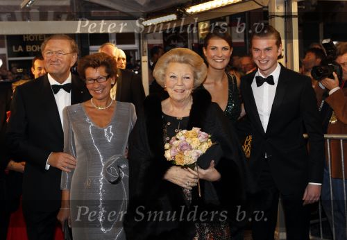 Amsterdam 28 november 2010
Opening Nieuwe de la Mar theater en premiere Le cage aux folles. Joop en Janine v d Ende met hun kinderen Vincent en Iris
Peter Smulders bv
