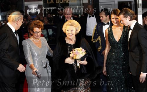 Amsterdam 28 november 2010
Opening Nieuwe de la Mar theater en premiere Le cage aux folles.Joop en Janine v d Ende met kinderen iris en Vincent met Koningin Beatrix
Peter Smulders bv