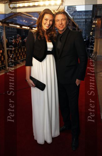 Amsterdam 28 november 2010
Opening Nieuwe de la Mar theater en premiere Le cage aux folles. Jos v Raak met een vriendin
Peter Smulders bv