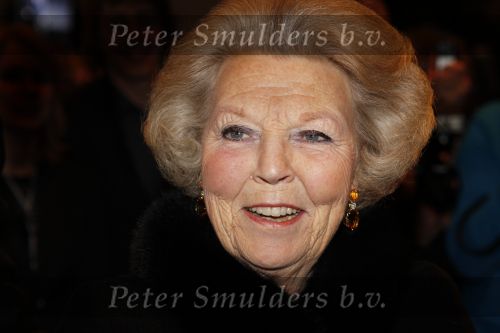 Amsterdam 28 november 2010
Opening nieuwe de la Mar theater en premiere van le cage aux falles. Joop en Janine v d Ende met Koningin Beatrix en Pieter v Vollenhoven
Peter Smulders bv