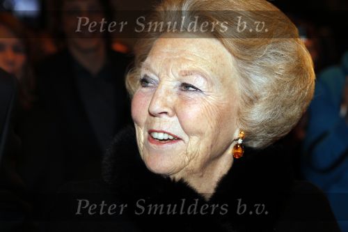 Amsterdam 28 november 2010
Opening nieuwe de la Mar theater en premiere van le cage aux falles. Joop en Janine v d Ende met Koningin Beatrix en Pieter v Vollenhoven
Peter Smulders bv