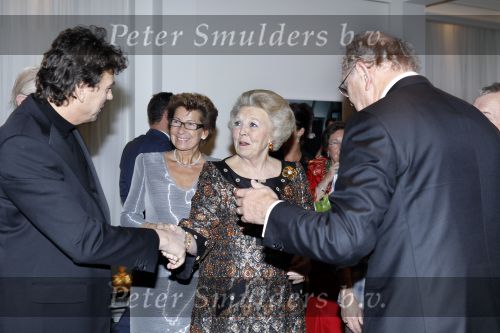 Amsterdam 28 november 2010
Opening nieuwe de la Mar theater en premiere van le cage aux falles. joop en Janine v d Ende met Koningin Beatrix en Marc Klein Essink
Peter Smulders bv