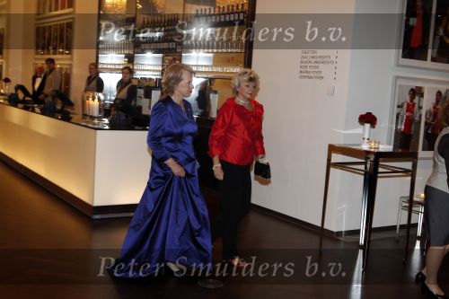 Amsterdam 28 november 2010
Opening Nieuwe de la Mar theater en premiere Le cage aux folles. Joop en Janine v d Ende met hun kinderen Vincent en Iris
Peter Smulders bv
