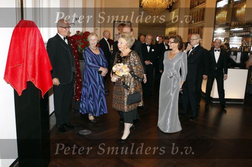 Amsterdam 28 november 2010
Opening Nieuwe de la Mar theater en premiere Le cage aux folles. Joop en Janine v d Ende met hun kinderen Vincent en Iris
Peter Smulders bv