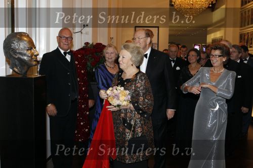 Amsterdam 28 november 2010
Opening Nieuwe de la Mar theater en premiere Le cage aux folles. Joop en Janine v d Ende met hun kinderen Vincent en Iris
Peter Smulders bv