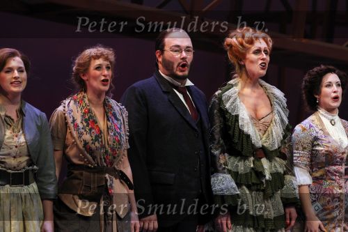 Kaatsheuvel 21 november 2010
Premiere Kruimeltje in het eftelingtheater. cast met oa Joes Brauers Jeroen Phaff Eric Bouwman Carmen Danen Marcel Jonker en Sjoerd Pleijsier
Peter Smulders bv