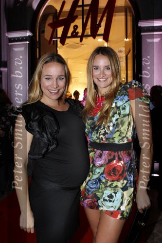Amsterdam 22 november 2010
Opening Hennes en Mauritz H&M flagship store in Amsterdam. Lieke v Lexmond met zwangere zus
Peter Smulders bv