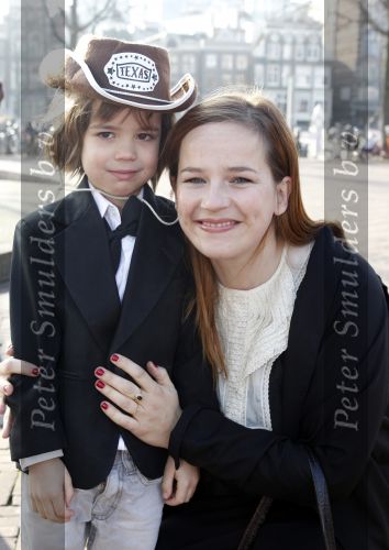 Amsterdam 21 november 2010
Premiere het Geheim in het muziektheater. Lies Visschedijk met zoon
Peter Smulders bv