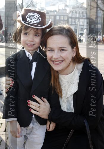 Amsterdam 21 november 2010
Premiere het Geheim in het muziektheater. Lies Visschedijk met zoon
Peter Smulders bv
