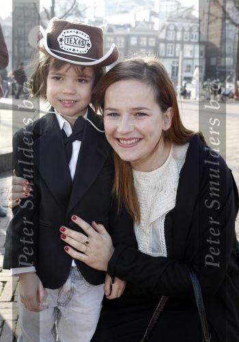 Amsterdam 21 november 2010
Premiere het Geheim in het muziektheater. Lies Visschedijk met zoon
Peter Smulders bv