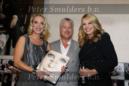 Amsterdam 10 november 2010
Presentatie boek van LINDA door Linda de Mol. Bram Moszkowicz en Eva Jinek nemen het eerste boek in ontvangst.
Peter Smulders bv