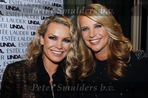 Amsterdam 10 november 2010
Presentatie boek van LINDA door Linda de Mol. Bram Moszkowicz en Eva Jinek nemen het eerste boek in ontvangst. Linda met Jildou v d Bijl
Peter Smulders bv