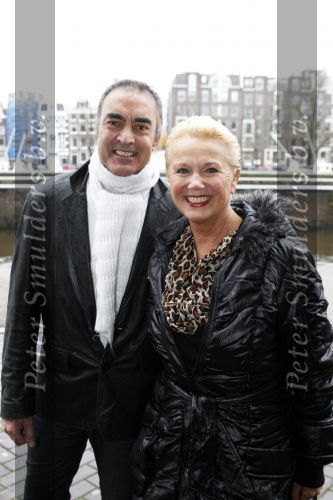 Amsterdam 14 november 2010
Premiere toneelstuk in Carre. Loekie Knol met ex vriend
Peter Smulders bv