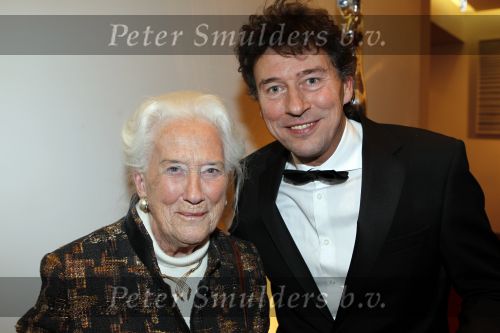 Amsterdam 28 november 2010
Opening nieuwe de la Mar theater en premiere van le cage aux falles. Marc Klein Essink met moeder en Ella v Rumpt
Peter Smulders bv