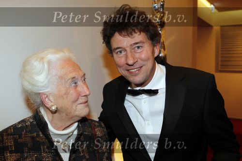 Amsterdam 28 november 2010
Opening nieuwe de la Mar theater en premiere van le cage aux falles. Marc Klein Essink met moeder en Ella v Rumpt
Peter Smulders bv