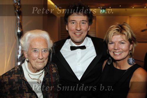 Amsterdam 28 november 2010
Opening nieuwe de la Mar theater en premiere van le cage aux falles. Marc Klein Essink met moeder en Ella v Rumpt
Peter Smulders bv