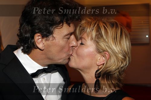 Amsterdam 28 november 2010
Opening nieuwe de la Mar theater en premiere van le cage aux falles. Marc Klein Essink met moeder en Ella v Rumpt
Peter Smulders bv