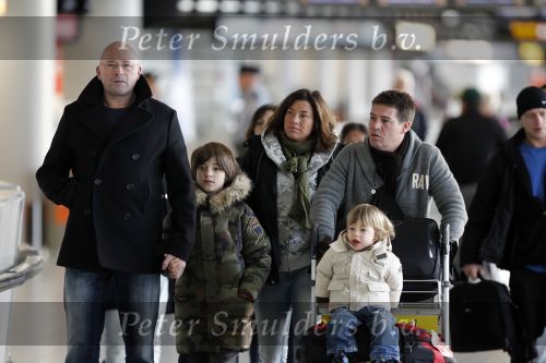 Schiphol 25 november 2010
Amanda Krabbe vertrekt voor 3 maanden naar Australie om daar aktie te gaan voeren tegen walvisvangst. martijn Bickel Achilles en de ouders van Amanda brengen haar weg.
Peter Smulders bv