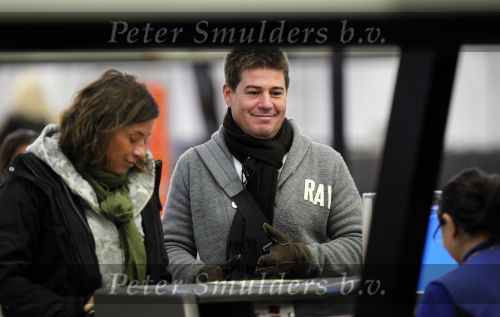 Schiphol 25 november 2010
Amanda Krabbe vertrekt voor 3 maanden naar Australie om daar aktie te gaan voeren tegen walvisvangst. martijn Bickel Achilles en de ouders van Amanda brengen haar weg.
Peter Smulders bv