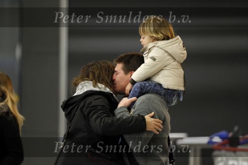 Schiphol 25 november 2010
Amanda Krabbe vertrekt voor 3 maanden naar Australie om daar aktie te gaan voeren tegen walvisvangst. martijn Bickel Achilles en de ouders van Amanda brengen haar weg.
Peter Smulders bv
