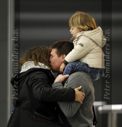Schiphol 25 november 2010
Amanda Krabbe vertrekt voor 3 maanden naar Australie om daar aktie te gaan voeren tegen walvisvangst. martijn Bickel Achilles en de ouders van Amanda brengen haar weg.
Peter Smulders bv