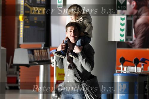 Schiphol 25 november 2010
Amanda Krabbe vertrekt voor 3 maanden naar Australie om daar aktie te gaan voeren tegen walvisvangst. martijn Bickel Achilles en de ouders van Amanda brengen haar weg.
Peter Smulders bv
