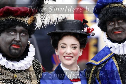 Scheveningen 13 november 2010
Prinses Maxima Prins WillemAlexander en Amalia Ariane en Alexia bij intocht sinterklaas. Noortje Herlaar als Mary Poppins
Peter Smulders bv