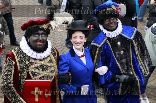 Scheveningen 13 november 2010
Prinses Maxima Prins WillemAlexander en Amalia Ariane en Alexia bij intocht sinterklaas. Noortje Helaar als Mary Poppins
Peter Smulders bv