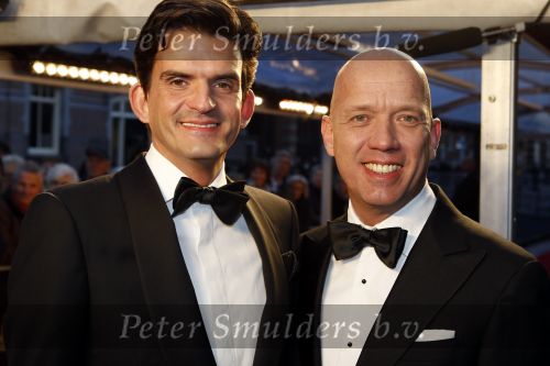 Amsterdam 28 november 2010
Opening Nieuwe de la Mar theater en premiere Le cage aux folles. Maurice Wijnen met vriend
Peter Smulders bv