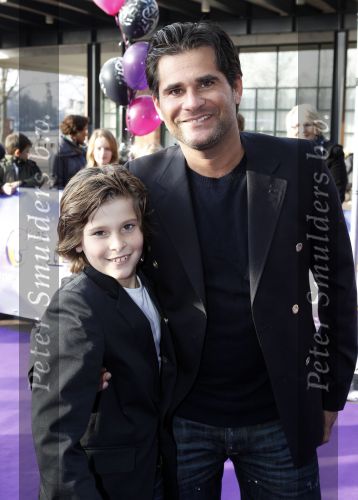 Amsterdam 21 november 2010
Premiere het Geheim in het muziektheater. Micha Noot met zoon
Peter Smulders bv