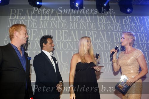 Amsterdam 18 november 2010
Presentatie van de beau monde awards  in het Amstel hotel. Monique Smit met Anita Witzier John Luken en Leco v Zadelhoff
Peter Smulders
