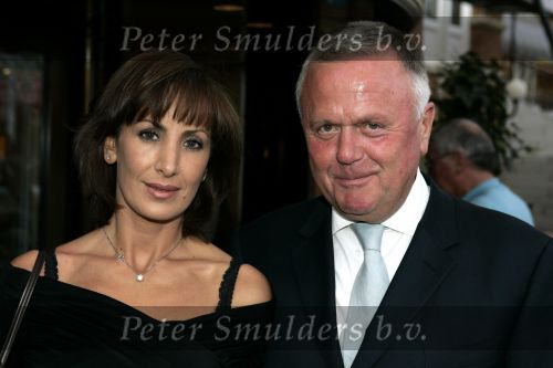 Scheveningen 2 juli 2004
Feestje Holland casino in het Kurhaus.
Harry Mens met vriendin Mouna Boukhrouf
Peter Smulders bv