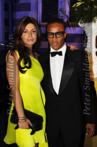 Amsterdam 11 november 2010
Prix de la mode in het concertgebouw. Edgar Davids met Olcay Gulsen
Peter Smulders bv