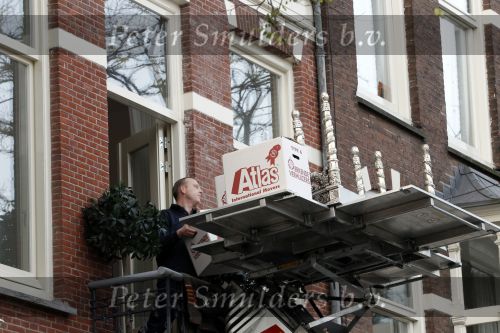 Amsterdam 22 november 2010
Patricia Paay en Nicky v Dam aan het verhuizen. Atlas verhuizingen verzorgt de verhuizing.
Peter Smulders bv