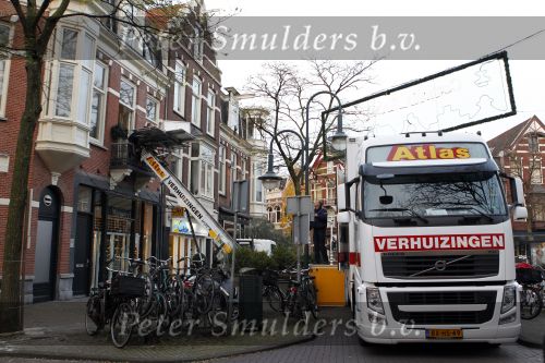Amsterdam 22 november 2010
Patricia Paay en Nicky v Dam aan het verhuizen. Atlas verhuizingen verzorgt de verhuizing.
Peter Smulders bv