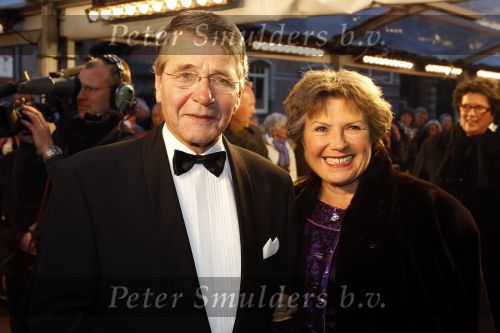 Amsterdam 28 november 2010
Opening Nieuwe de la Mar theater en premiere Le cage aux folles. Piet Hein Donner met vrouw
Peter Smulders bv