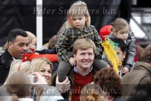 Scheveningen 13 november 2010
Prinses Maxima Prins WillemAlexander en Amalia Ariane en Alexia bij intocht sinterklaas.
Peter Smulders bv
