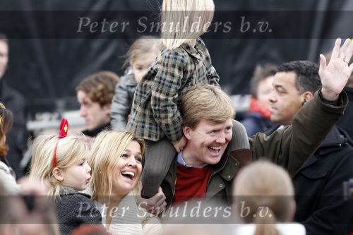 Scheveningen 13 november 2010
Prinses Maxima Prins WillemAlexander en Amalia Ariane en Alexia bij intocht sinterklaas.
Peter Smulders bv