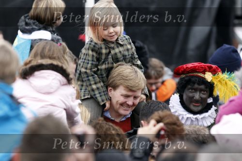 Scheveningen 13 november 2010
Prinses Maxima Prins WillemAlexander en Amalia Ariane en Alexia bij intocht sinterklaas.
Peter Smulders bv