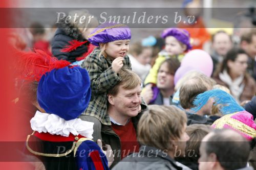Scheveningen 13 november 2010
Prinses Maxima Prins WillemAlexander en Amalia Ariane en Alexia bij intocht sinterklaas.
Peter Smulders bv