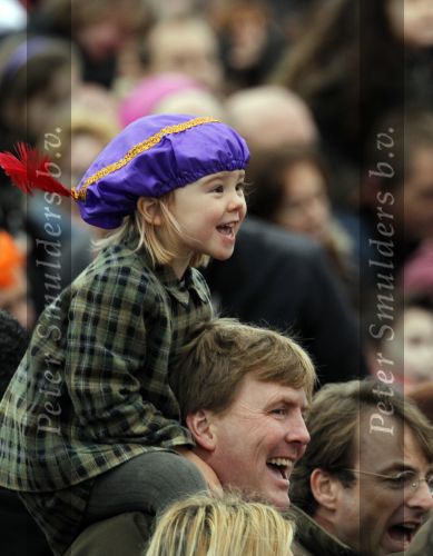 Scheveningen 13 november 2010
Prinses Maxima Prins WillemAlexander en Amalia Ariane en Alexia bij intocht sinterklaas.
Peter Smulders bv