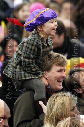 Scheveningen 13 november 2010
Prinses Maxima Prins WillemAlexander en Amalia Ariane en Alexia bij intocht sinterklaas.
Peter Smulders bv