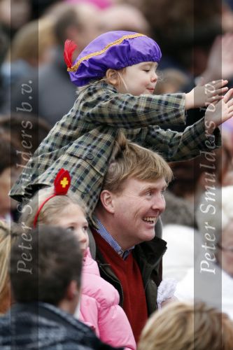 Scheveningen 13 november 2010
Prinses Maxima Prins WillemAlexander en Amalia Ariane en Alexia bij intocht sinterklaas.
Peter Smulders bv
