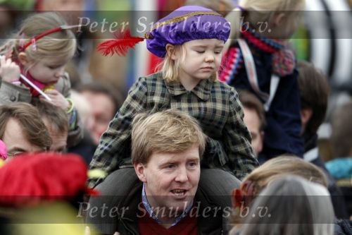 Scheveningen 13 november 2010
Prinses Maxima Prins WillemAlexander en Amalia Ariane en Alexia bij intocht sinterklaas.
Peter Smulders bv