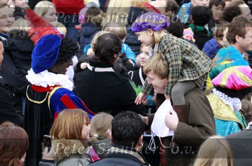 Scheveningen 13 november 2010
Prinses Maxima Prins WillemAlexander en Amalia Ariane en Alexia bij intocht sinterklaas.
Peter Smulders bv